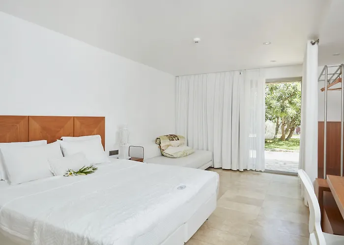 Flow Surf & Hotel 3*