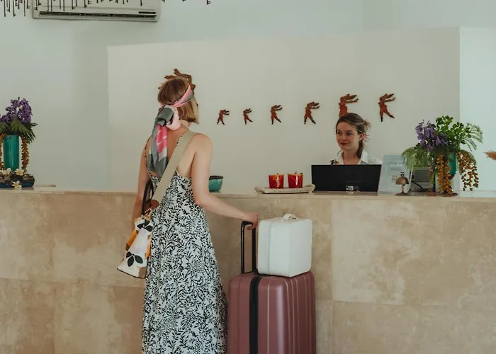 Ξενοδοχείο Flow Surf & 3*