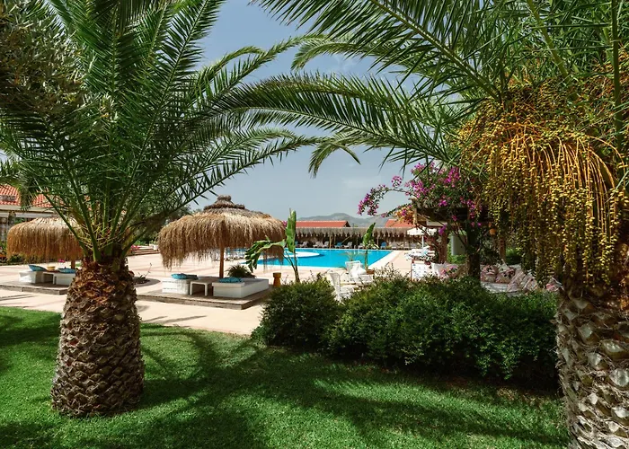 弗洛达特卡冲浪及海滩酒店 3* 达特恰